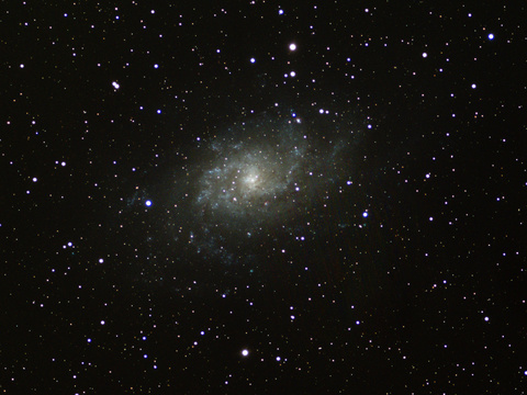 M 33 — Die Dreiecksgalaxie aufgenommen am 15./16.9.2023 mit dem Pentax 75/500 SDHF und der ASI294 MCPro. Bei Gain 400 wurden 120 Minuten belichtet (120 x 60 Sekunden). Aufnahme von Niels.
