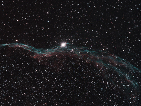 Cirrus — Der Cirrusnebel (Teil) NGC 6960 aufgenommen am 1.9.2024 von Niels. Teleskop: TS EDT 115 f/7, Kamera: ASI 294 McPro mit UHC Filter, Belichtung: 30x180 Sekunden bei Gain 300