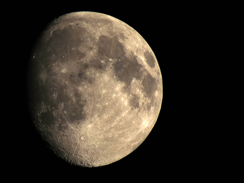 Mond — vom 26.8.2015 ca. 190 Bilder gestackt. Kamera Canon Powershot SX50HS!!!