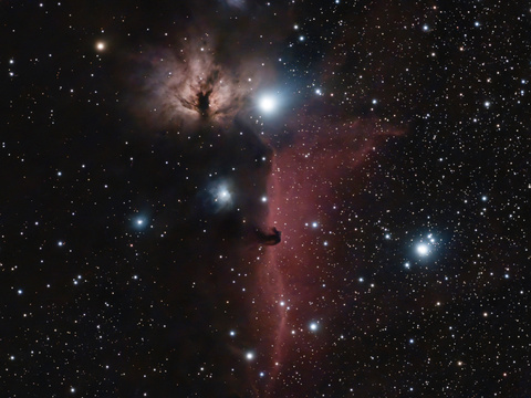 Pferdekopf — Der Flammen- und der Pferdekopfnebel (NGC2024, IC434, B33) aufgenommen am 18.10.2025 von Niels. Mit dem DWARF3 Smartteleskop wurden 120 Einzelbilder mit 30 Sekunden Belichtungszeit bei Gain 60 aufgenommen.