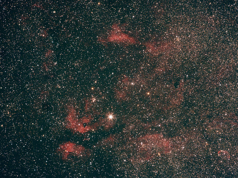 Schwan — Der Schmetterlingsnebel (IC1318) und der Mondsichelnebel (NGC6888) im Schwan aufgenommen von Niels am 1.9.2018 mit der Canon EOS 40Da und dem Canon EF 4/70-200 USM bei 200mm, B5, 30x 120 Sekunden bei 1600 ISO belichtet