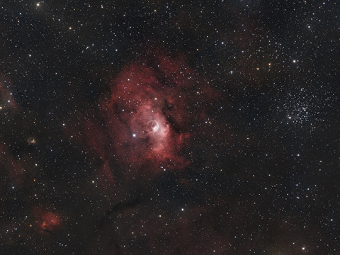 Blase — Der Blasennebel mit Sternhaufen M52 rechts im Bild, aufgenommen in der Woche vom 22.04.25 - 27.04.25 im Sternenpark Westhavelland. Am 6" f/4 Newton wurde mit der ASI2600MC DUO insgesamt 7h 40min belichtet.