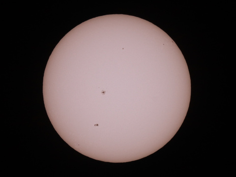 Sonnenflecke — Sonnenbild vom 26.8.2023 ca. 13.15 Uhr. Mit Canon 800mm f11 und RP bei Iso200 und 1/800s mit Filter A. Schäfer