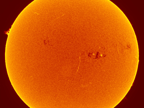 Sonne — Chromosphäre in H alpha, aufgenommen am 19.07.2016 von Robert in Obercrinitz.Autor: RobertLizenz: CC BY-NC-ND 4.0