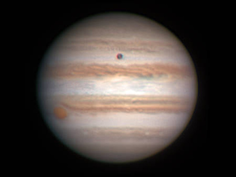 Jupiter — Planet Jupiter mit seinem Mond Ganymed, aufgenommen am 5. Mai 2016, 22:52Uhr von Robert in Obercrinitz. Etwas Oberflächendetail des Mondes ist sichtbar.Autor: RobertLizenz: CC BY-NC-ND 4.0