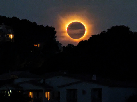 Totale Sonnenfinsternis — Die totale Sonnenfinsternis am 12.8.2026 um 20:32.26 aufgenommen in Peguera/Mallorca mit Google Pixel 7 Pro.Aufnahmedatum: 12.08.2026Autor: Niels