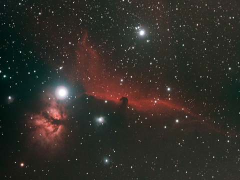Flamme — Flammen- und Pferdkopfnebel vom 7.2.2018 aufgenommen von Niels. Mit der Canon EOS 40Da und dem Pentax 75/500 SDHF wurde auf der StarAdventurer Montierung das Bild 70 x 92 Sekunden bei 1600 ISO belichtet (CLS Filter)