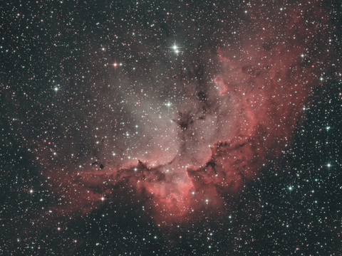 Zauber 1 — Der Zaubernebel in der Übersicht. Aufgenommen nach dem H-alpha, SII, OIII - Schmalbandverfahren. Falschfarbendarstellung. Aufgenommen von Robert in Obercrinitz.Autor: RobertLizenz: CC BY-NC-ND 4.0